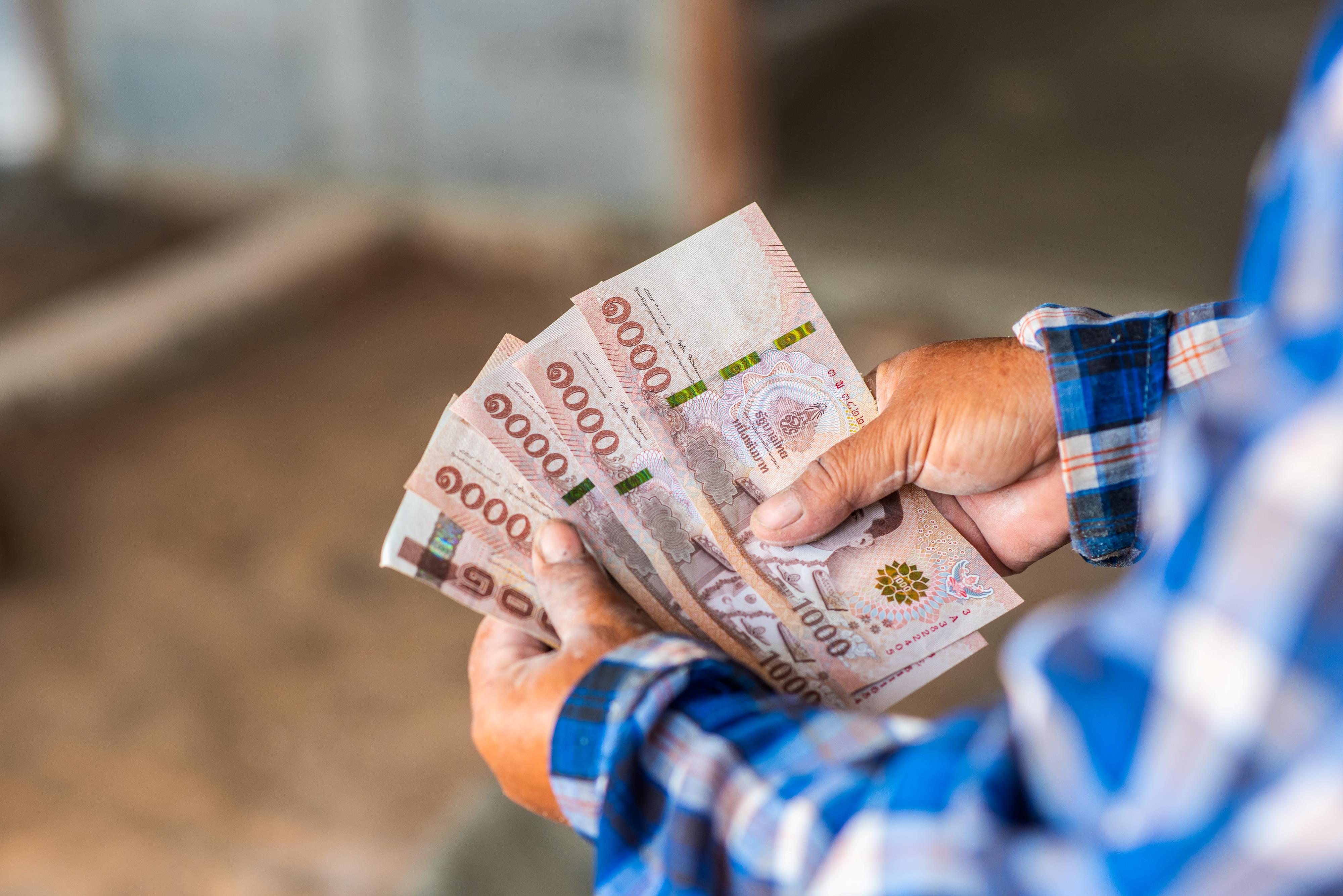 .คอลัมน์ : นโยบายการปรับค่าแรงขั้นต่ำ 400 บาท รัฐบาลใหม่เอาไง?.