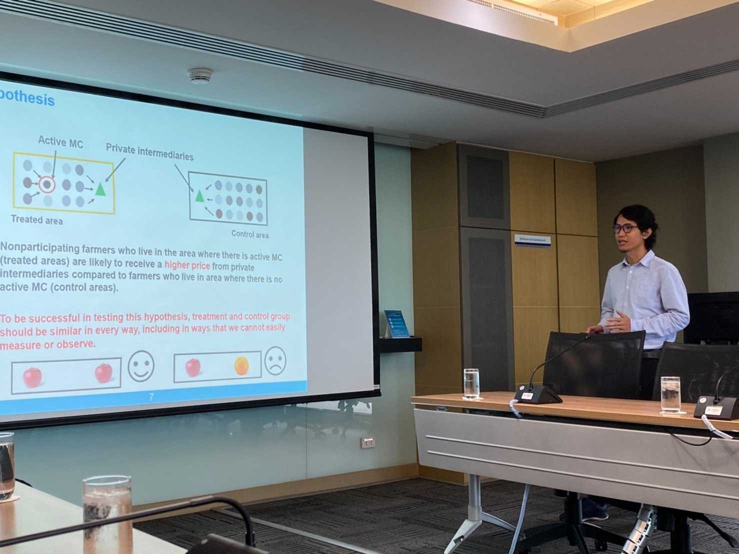 Does the presence of active marketing cooperatives improve the marketing performance of nonparticipating farmers? Evidence from Thai rice value chain