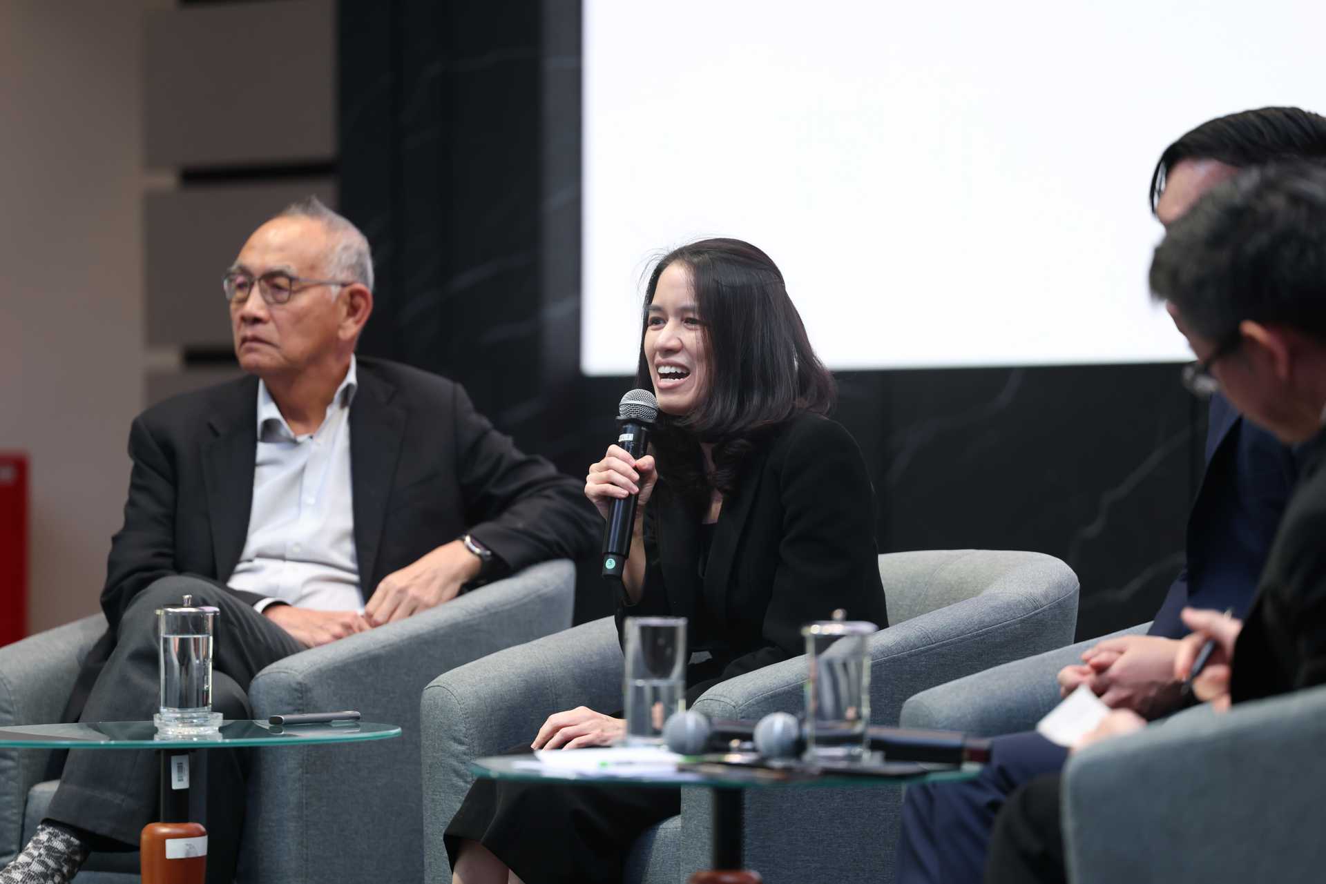 ดร. นฎา วะสี ร่วมเสวนาในหัวข้อ “มุมมองนักเศรษฐศาสตร์ต่อทิศทางนโยบายภาครัฐใน 4 ปีข้างหน้า”