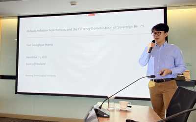 Sovereign Risk, Expected Inflation, and the Currency Denomination of Sovereign Debt